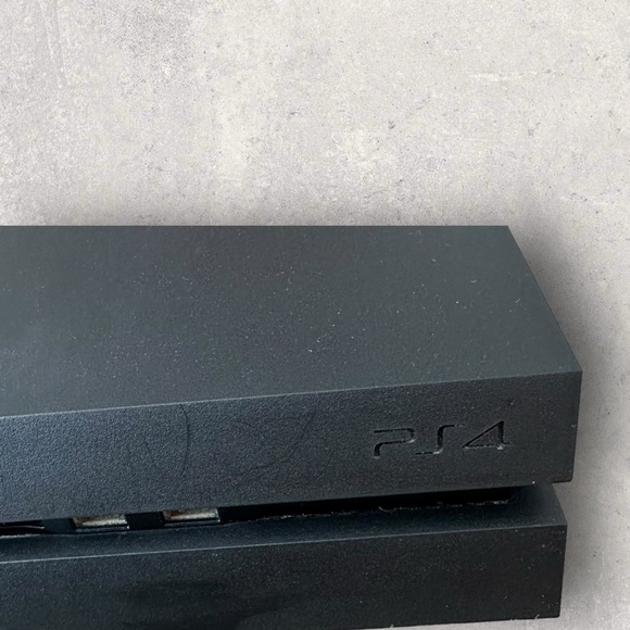 Sony PlayStation 4 with Box! Includes THREE Dual Shock Controllers Black & Red - Picture 9 of 11